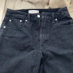 Abercrombie Curve love high rise mom jean. Size 26
